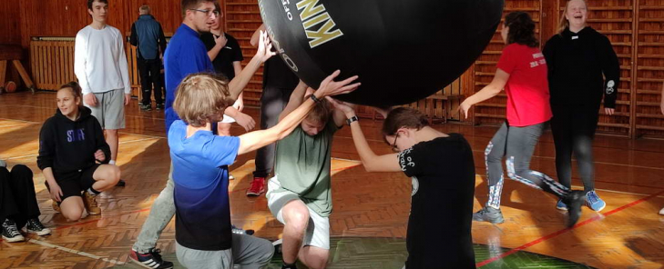 Kin-Ball