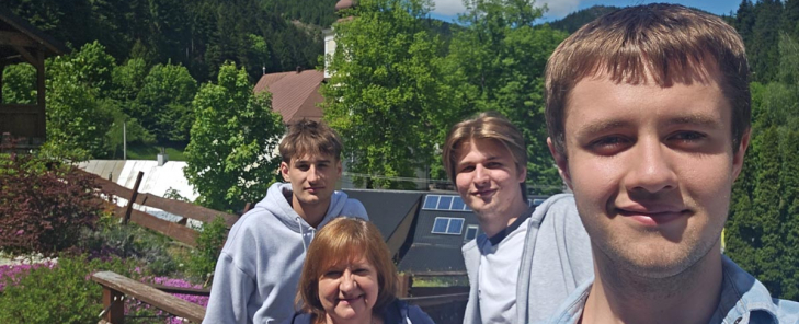 Tam, kde ticho hôr spája hlasy tímu alebo teambuilding pracovníkov marketingu z II. E