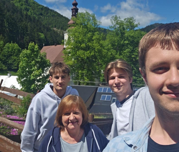 Tam, kde ticho hôr spája hlasy tímu alebo teambuilding pracovníkov marketingu z II. E